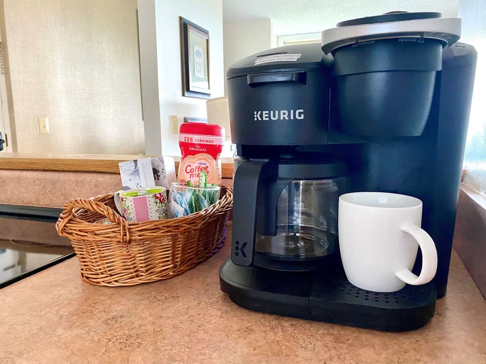 Wake up to a Keurig duo – brew a whole pot of coffee or pods. Pods included to get you going.