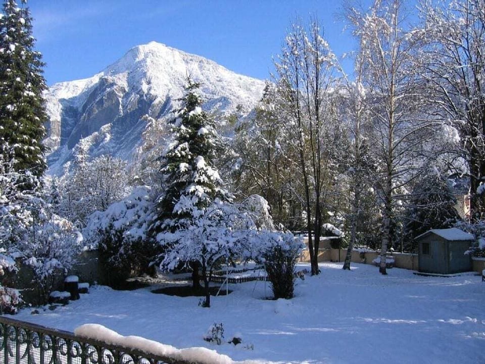 Lovely garden summer and winter with views of Alpe d'Huez