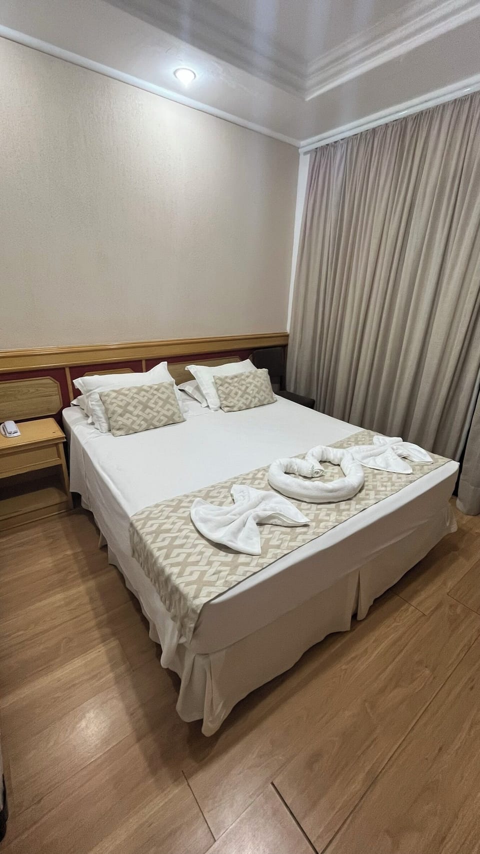 Deluxe Suite | Minibar, in-room safe, free WiFi, bed sheets