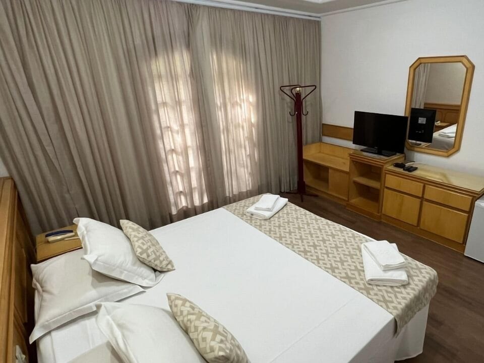 Deluxe Suite | Minibar, in-room safe, free WiFi, bed sheets