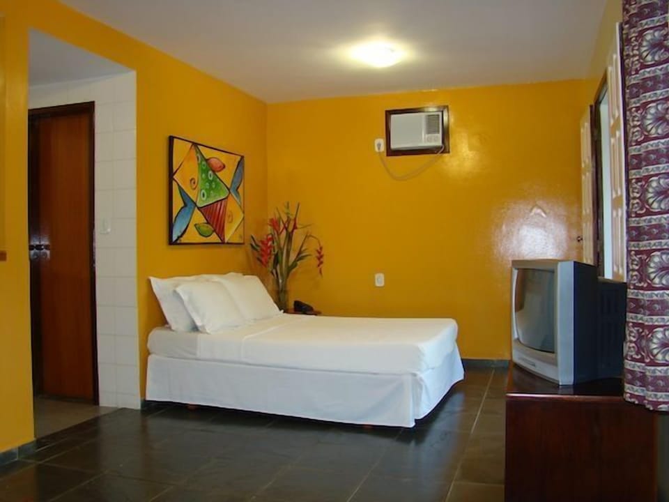 Superior Double Room | Minibar, in-room safe, desk, blackout drapes