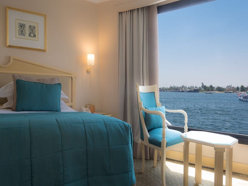 Suite | Premium bedding, minibar, in-room safe, bed sheets