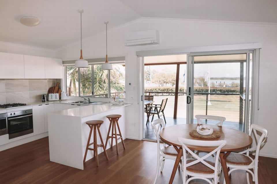 Two Bedroom Waterfront Villa | Premium bedding, pillowtop beds, iron/ironing board, WiFi (free)