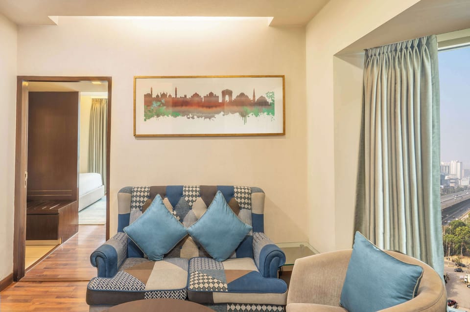 Suite, 1 Bedroom | Premium bedding, memory foam beds, minibar, in-room safe