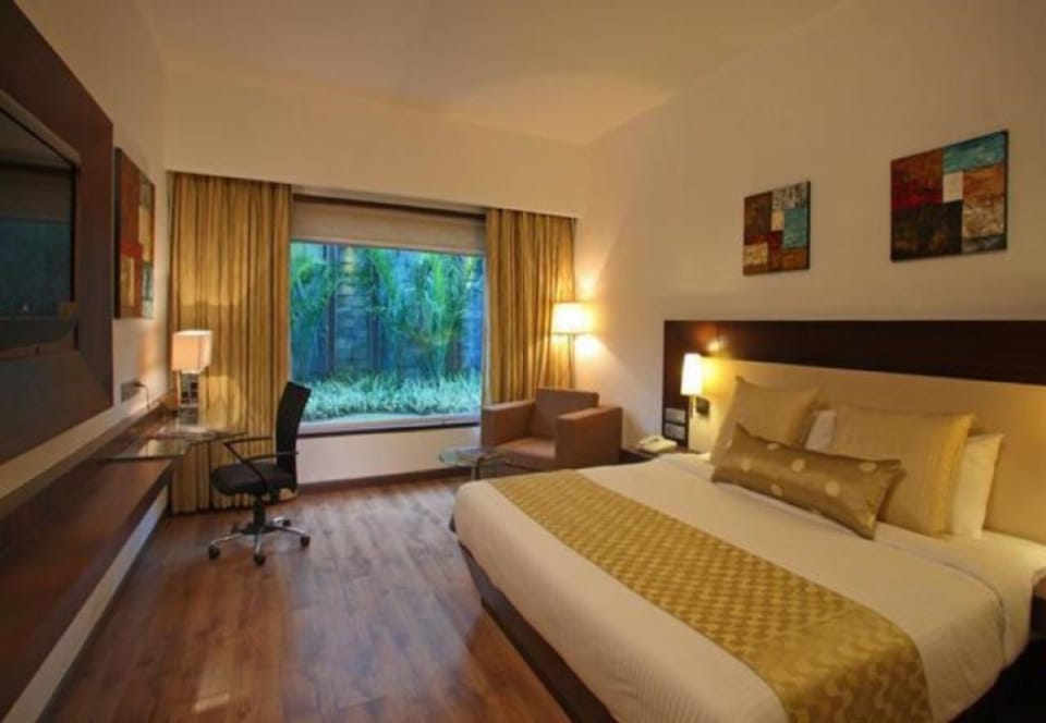 Luxury Room | Premium bedding, memory foam beds, minibar, in-room safe
