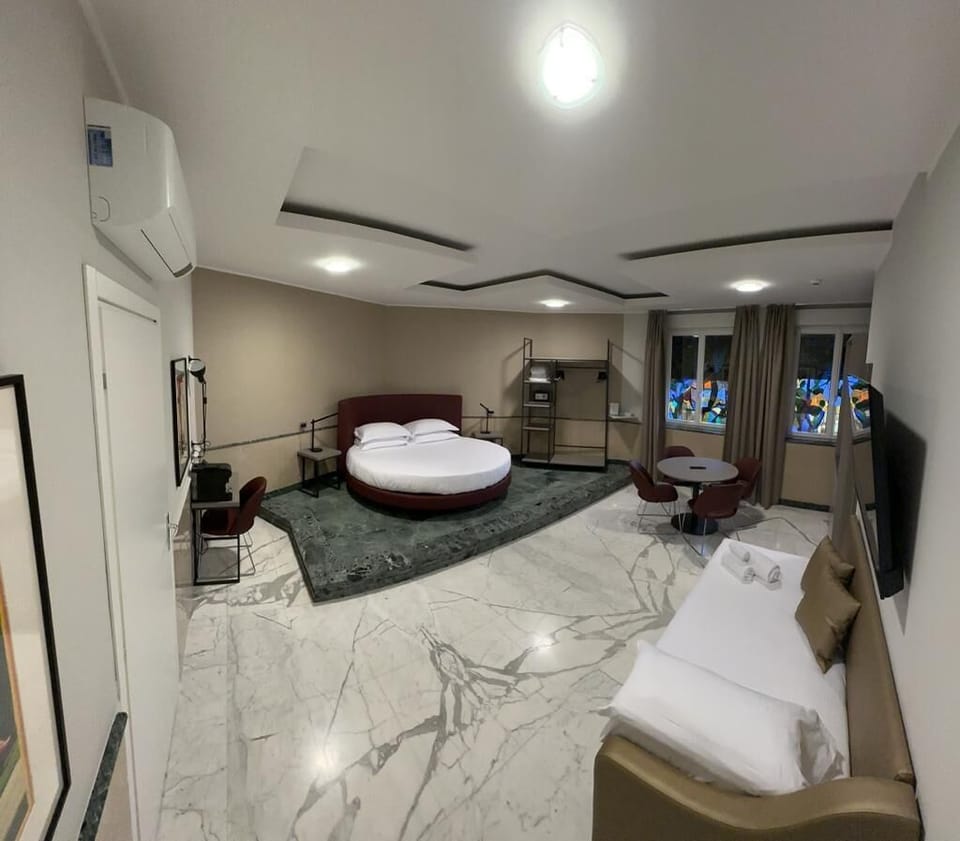 Romantic Studio | Premium bedding, down comforters, minibar, in-room safe