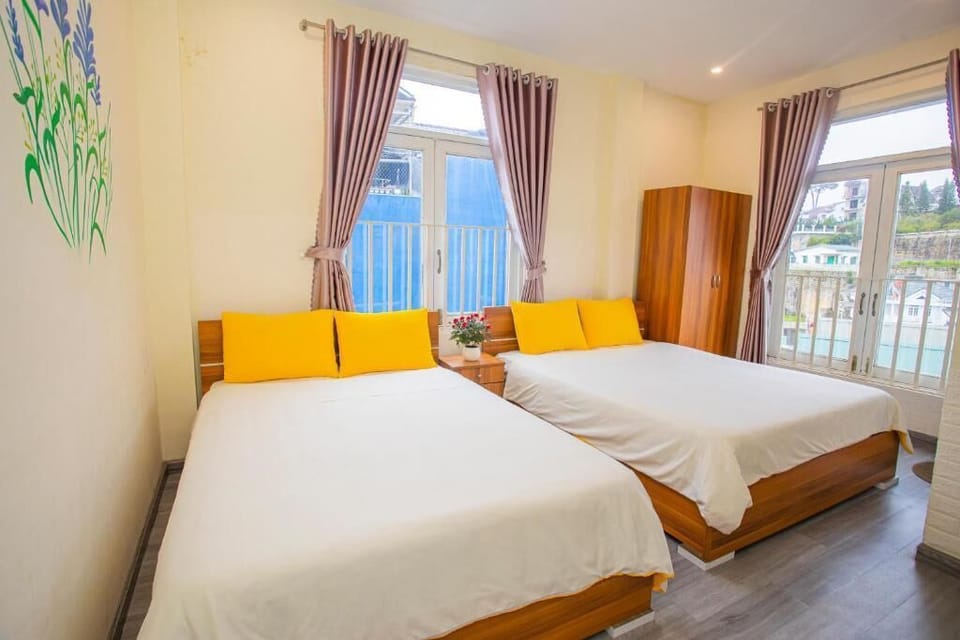 Family Room, Hill View | Premium bedding, Select Comfort beds, desk, iron/ironing board