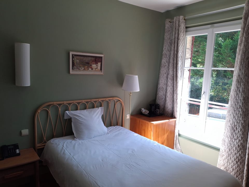 Single Room | Desk, iron/ironing board, free WiFi, bed sheets