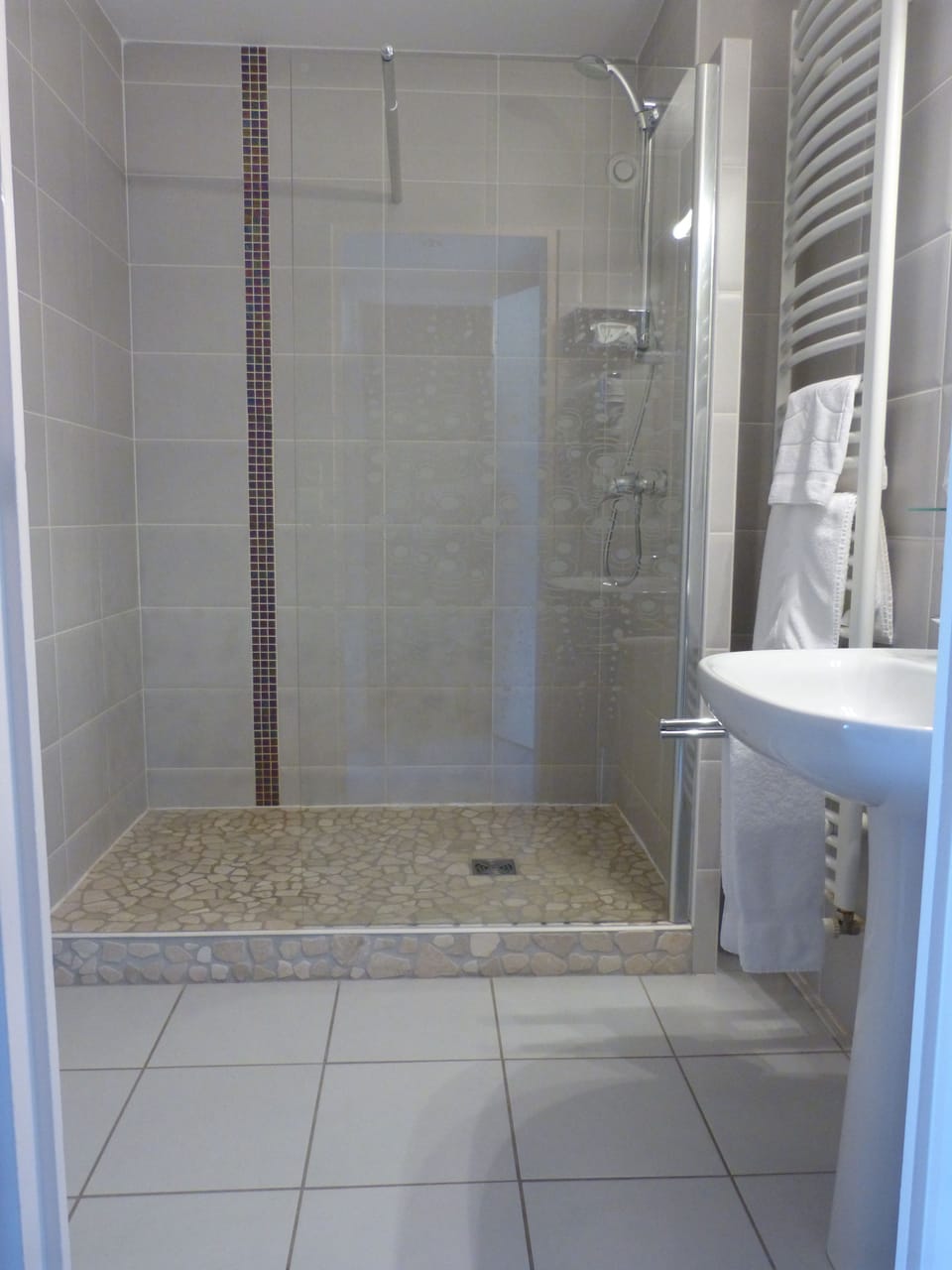 Superior Double Room | Bathroom | Free toiletries, hair dryer, towels, soap