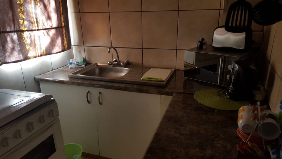 Studio (Corporate Apartment ) | Private kitchenette | Electric kettle, cookware/dishes/utensils