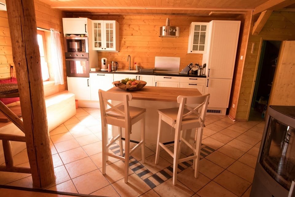 Deluxe House (Cabana) | Private kitchen | Full-size fridge, microwave, stovetop, electric kettle