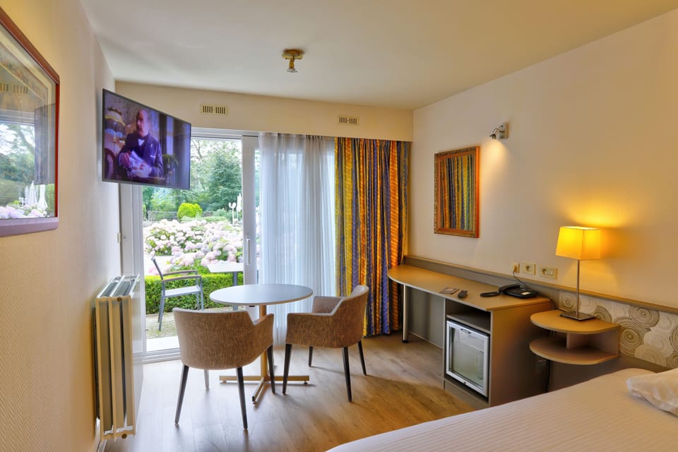 Standard Double Room | Desk, free WiFi, bed sheets