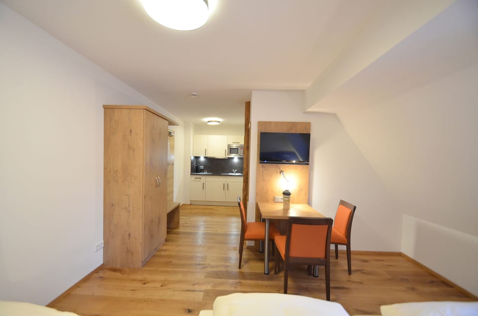 Comfort Triple Room, Kitchenette | In-room dining