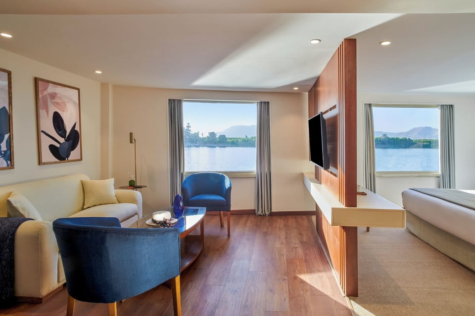 Royal Suite, 1 King Bed with Sofa bed | Premium bedding, minibar, in-room safe, cribs (free)