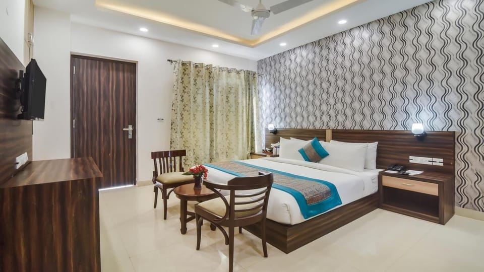 In-room safe, laptop workspace, soundproofing, iron/ironing board
