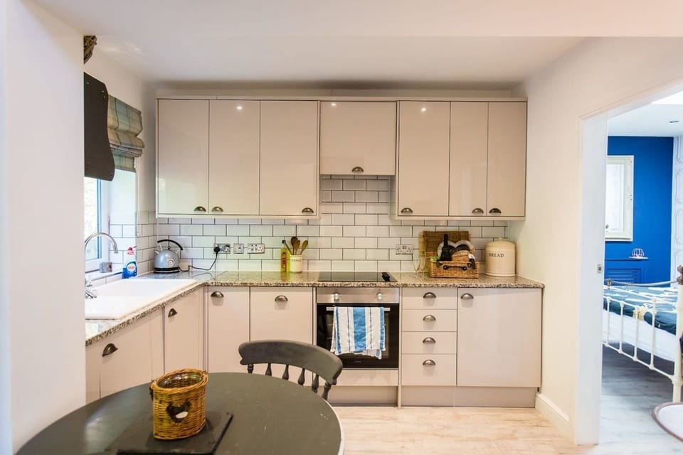 Apartment | Private kitchen | Fridge, microwave, oven, stovetop