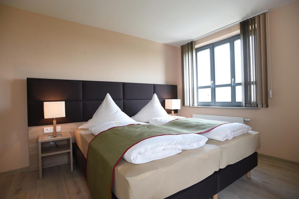WiFi (free), bed sheets