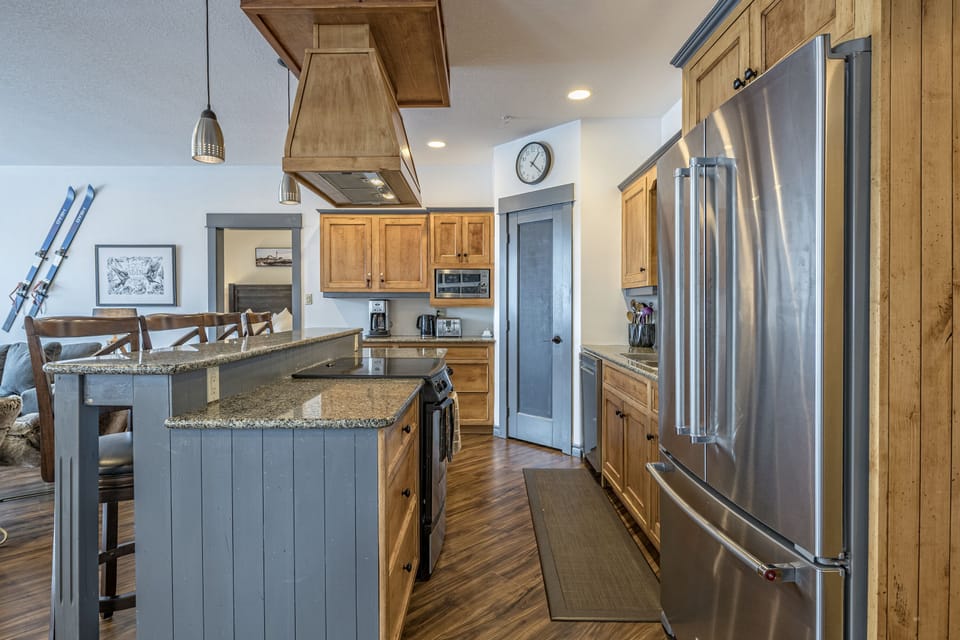 Large Modern Kitchen 