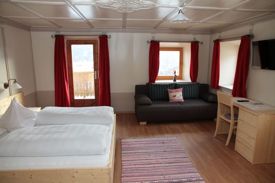 Double Room | Desk, iron/ironing board (on request), WiFi (free), bed sheets
