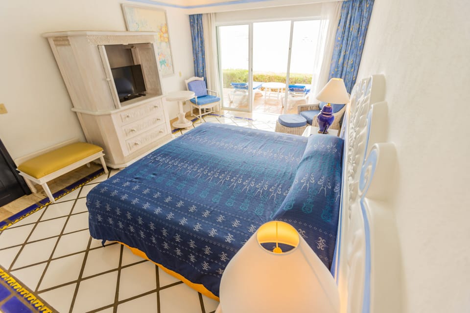 Master Suite Ocean View | Premium bedding, down comforters, pillowtop beds, minibar
