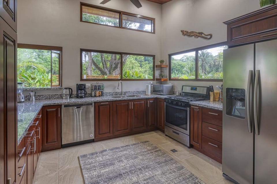 Fully equipped kitchen for your cooking needs!