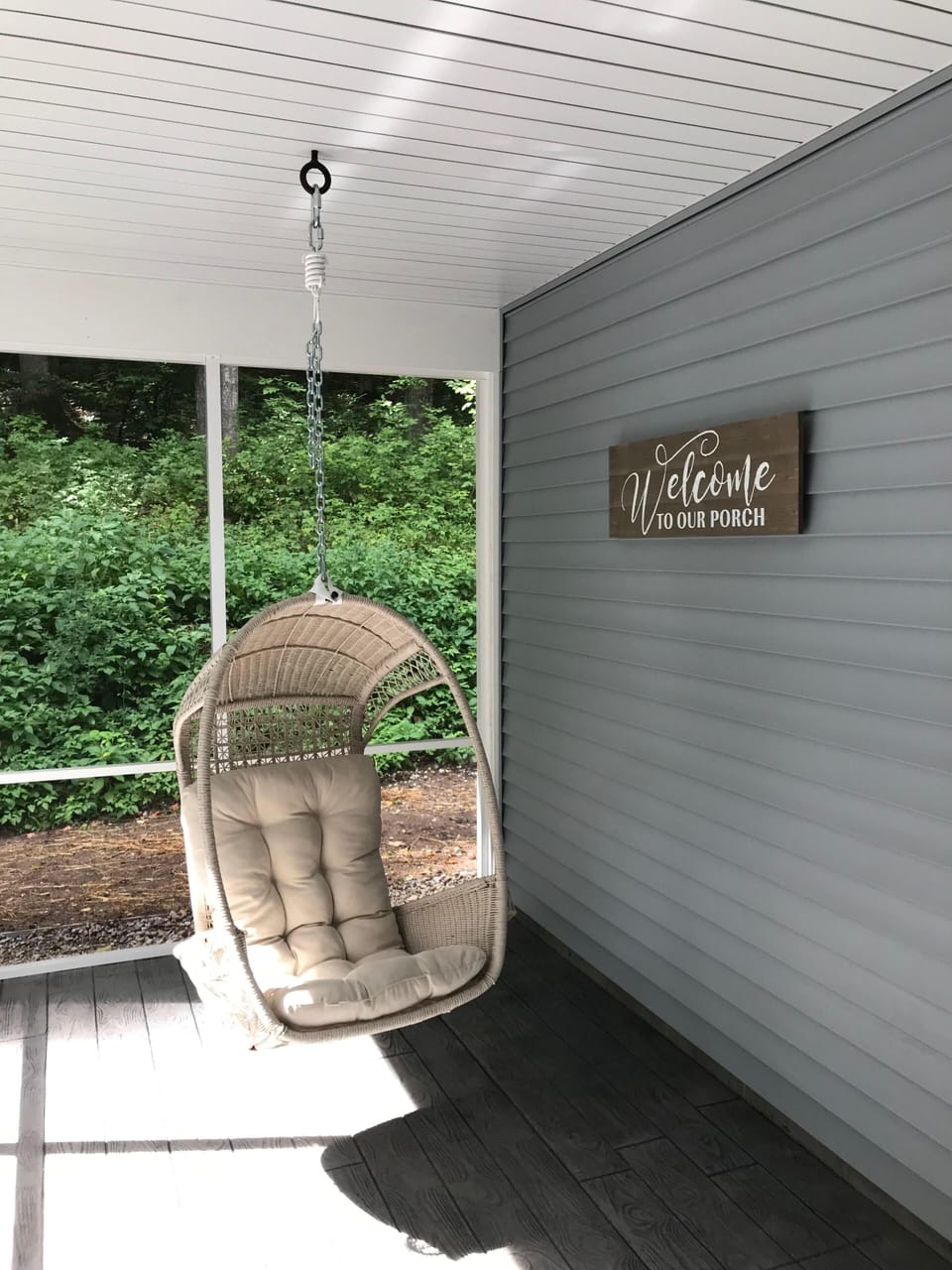 Read, have a drink while relaxing in the swing.