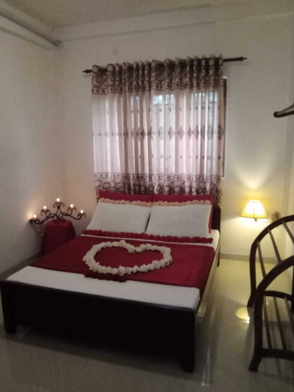 Basic Room | Blackout drapes, iron/ironing board, WiFi (free)