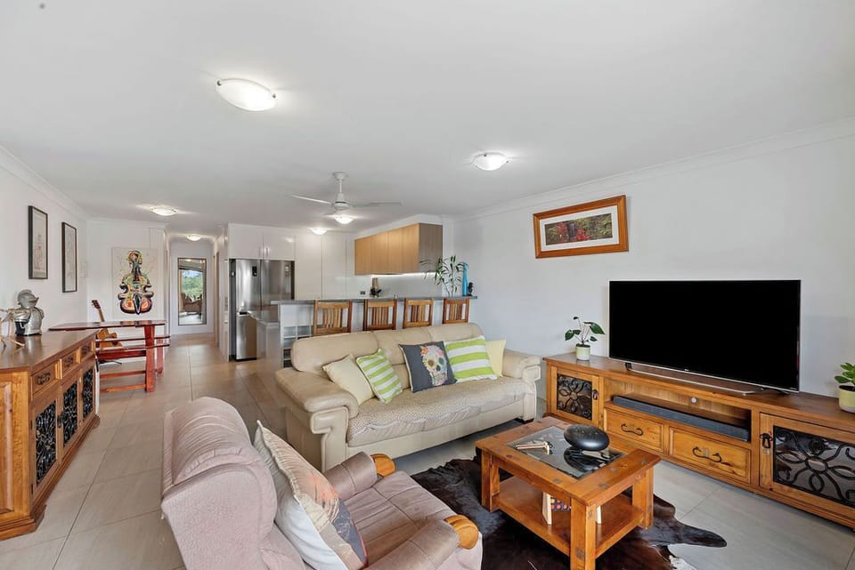 Overview of the unit include lounge, dining and kitchen area.
