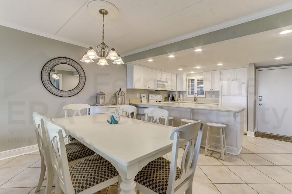 Condo, 2 Bedrooms | Dining