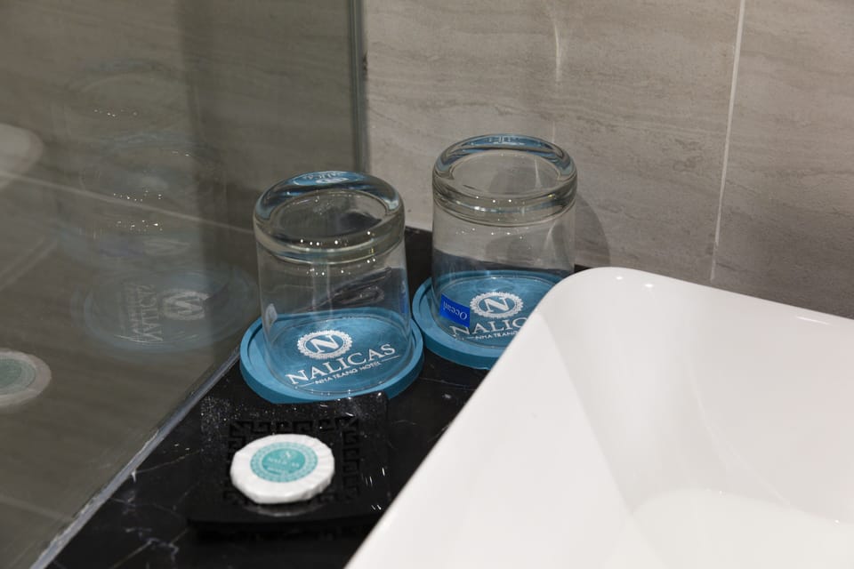 Superior Twin Room | Bathroom amenities | Shower, free toiletries, hair dryer, bathrobes