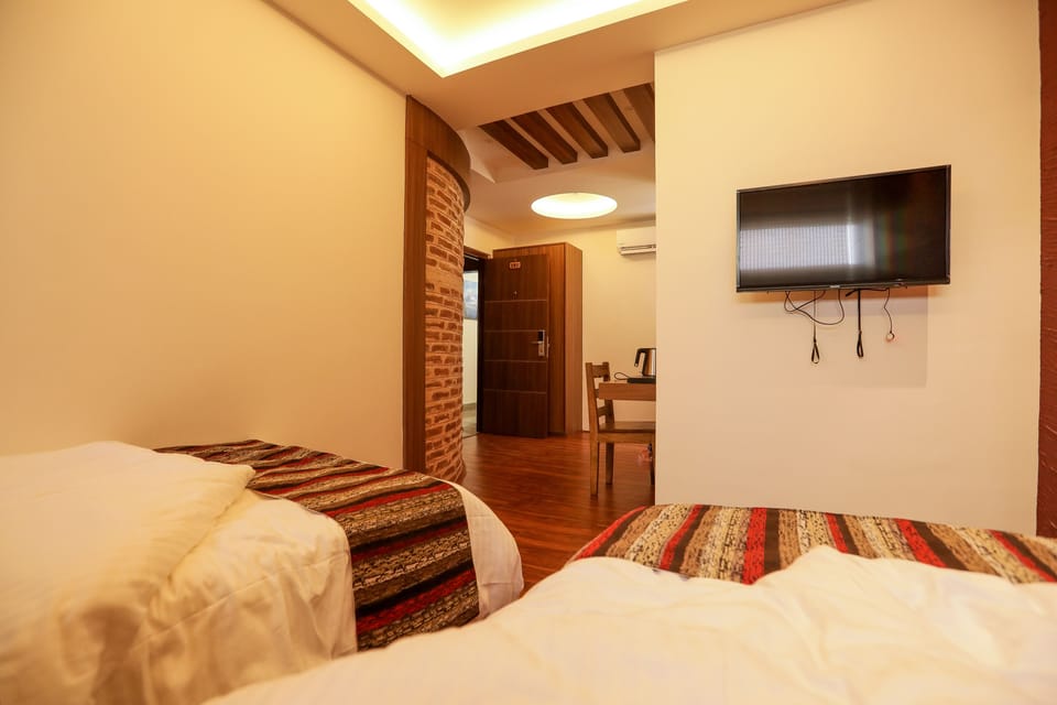 Deluxe Double or Twin Room with Free Airport Pick Up | Air conditioning