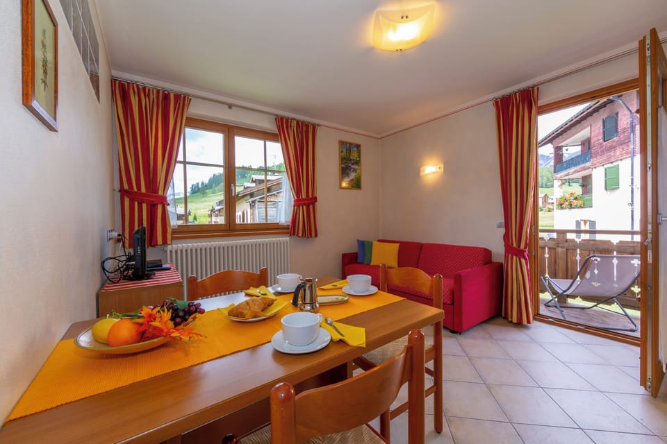 Living room with access to the balcony