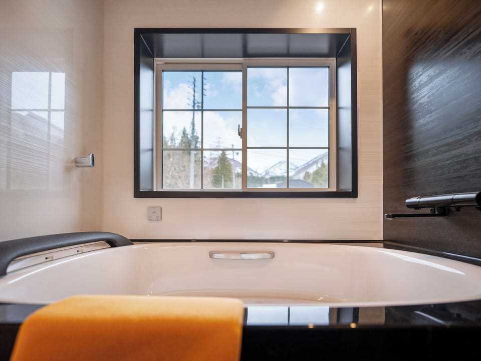 Family Double Room | Bathroom | Combined shower/tub, free toiletries, hair dryer, slippers