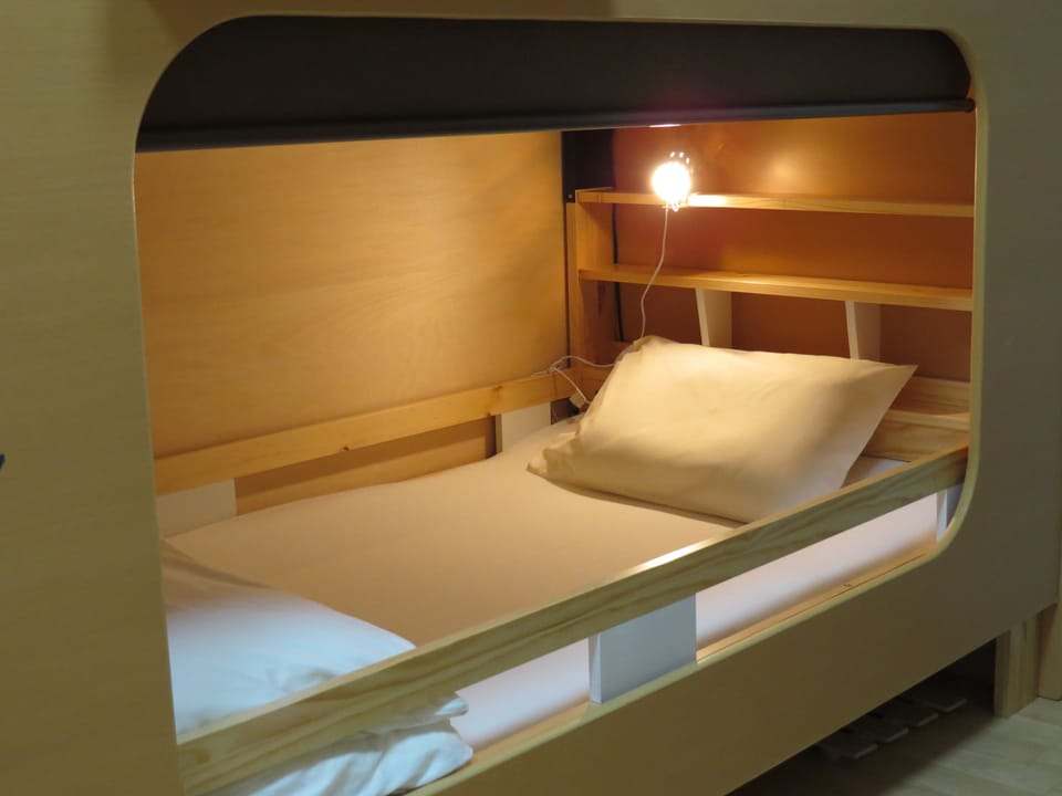 WiFi (free), bed sheets