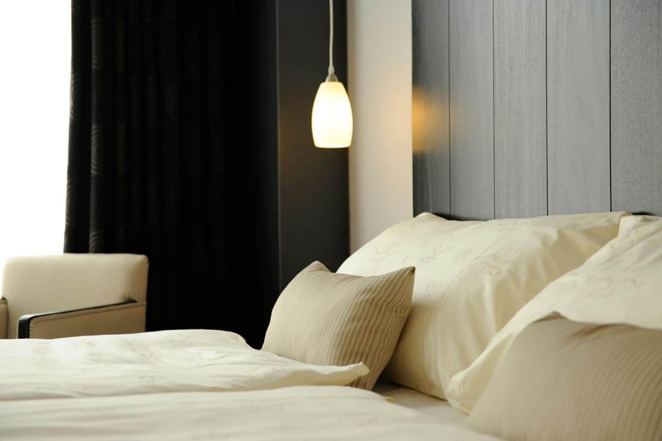 Premium bedding, in-room safe, desk, laptop workspace