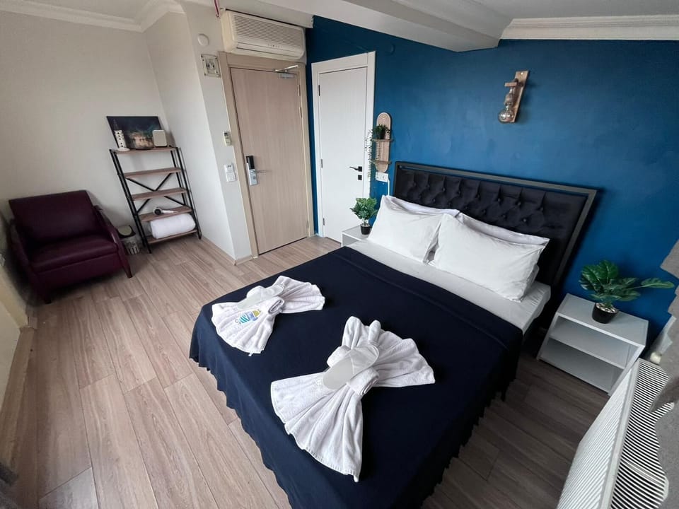 Deluxe Double Room, Sea View | Minibar, desk, laptop workspace, free WiFi