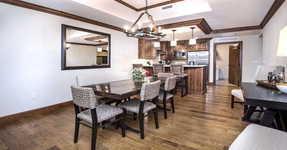 Condo, 2 Bedrooms | Dining