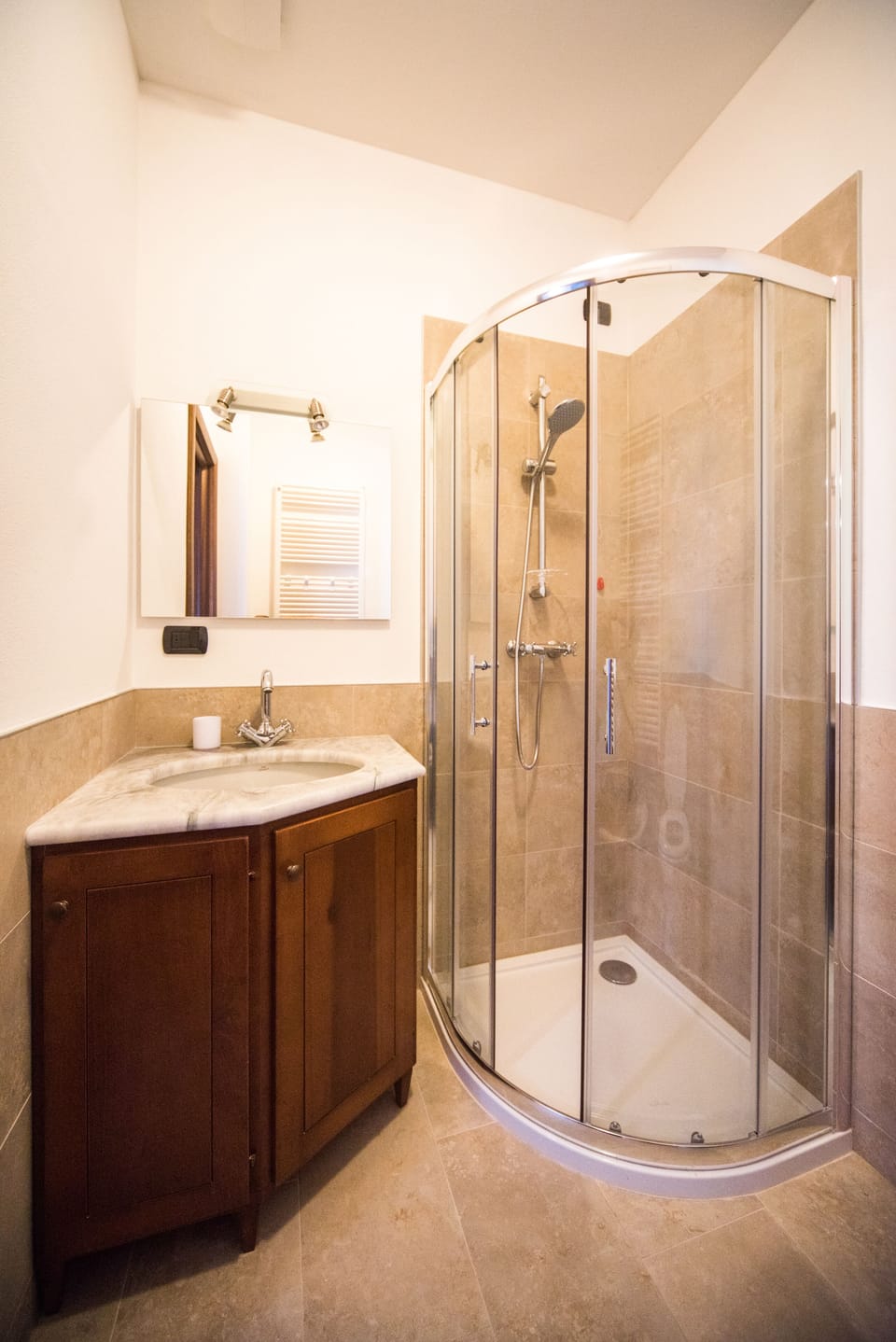 Premium Twin Room, Ensuite, Lake View (Gelsomino) | Bathroom | Shower, hair dryer, bidet, towels