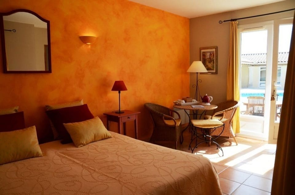 Family Room (Été) | Individually decorated, individually furnished, desk, iron/ironing board