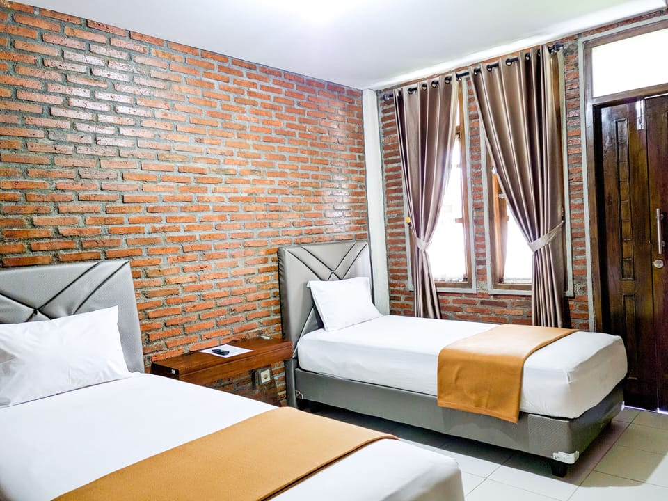 Superior Twin Room | Free WiFi, bed sheets