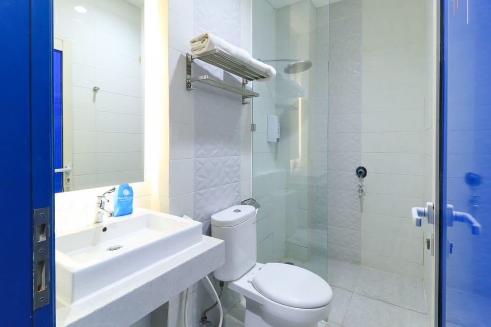 Superior Room | Bathroom | Shower, towels