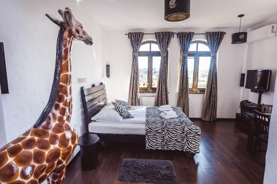 Triple Room | Individually decorated, individually furnished, desk, free WiFi