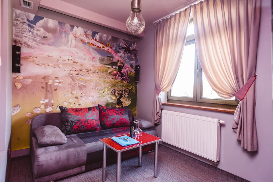 Quadruple Room | Living room | Flat-screen TV, DVD player