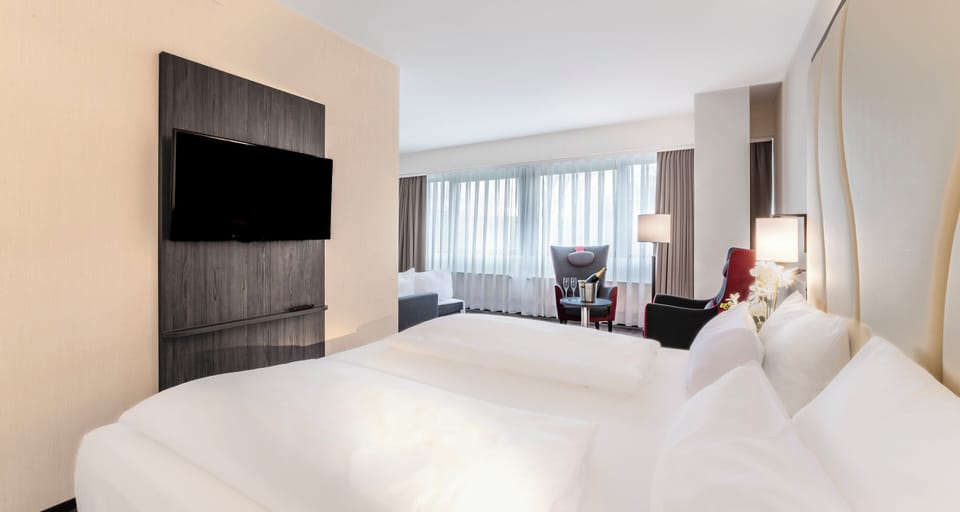 Junior Suite | In-room safe, desk, laptop workspace, blackout drapes
