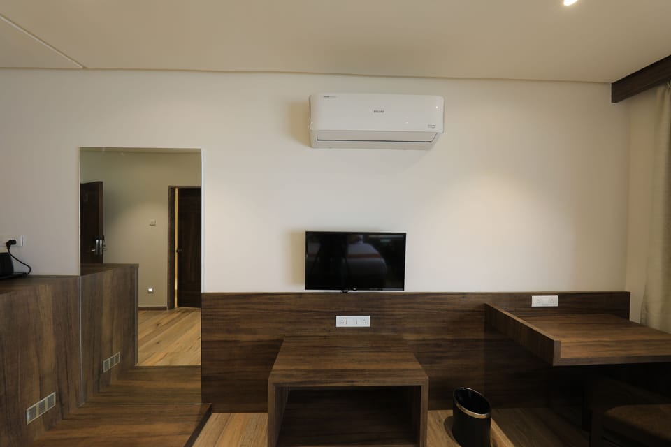 Suite | Living area | TV