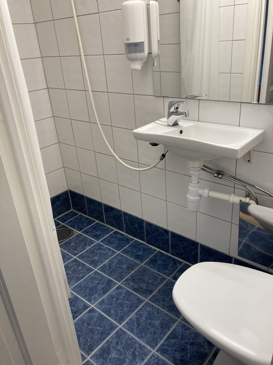Double Room | Bathroom | Shower, towels