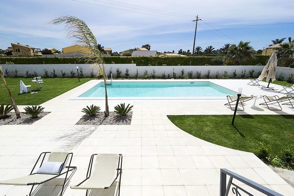 Building Exterior, Garden, Outdoor, Pool