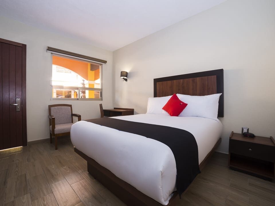 Standard Room | In-room safe, desk, soundproofing, iron/ironing board