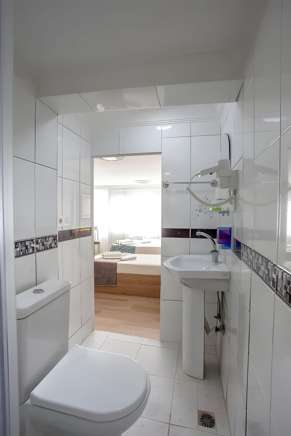 Deluxe Triple Room | Bathroom | Shower, free toiletries, hair dryer, bathrobes