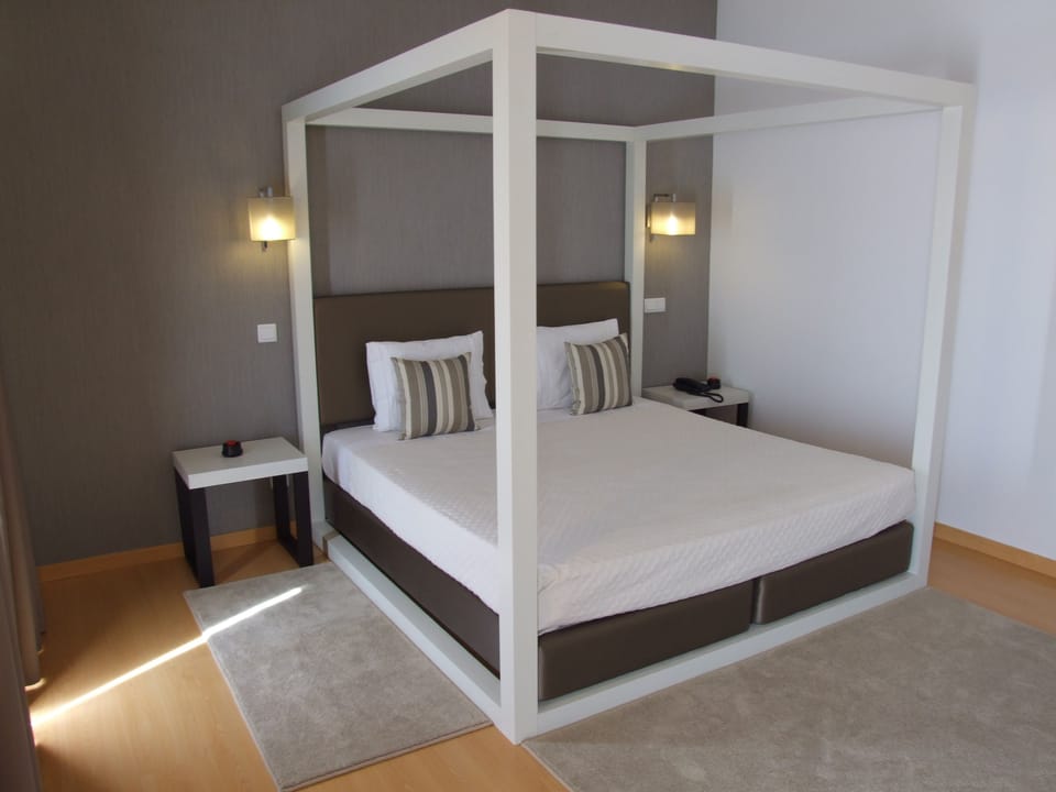 Desk, soundproofing, iron/ironing board, cribs/infant beds